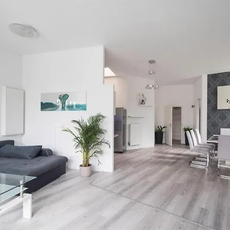 Gemuetliche Ferienhaushaelfte Im Herzen ماينتس