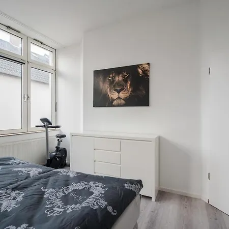 Gemuetliche Ferienhaushaelfte Im Herzen 아파트 *